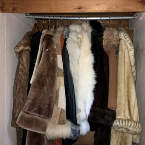 Size 0-6x reasonable offer
Mink , lamb, Rabbit, wool, fox , leather and suede ~